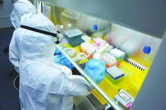 一男子登机后才收到检测呈阳性通知,其他乘客需要隔离吗?