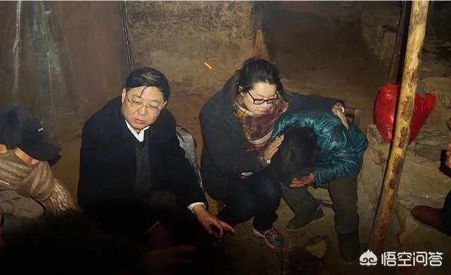 袁立做慈善微博晒图，被骂到处张扬吸眼球，做慈善就应该低调吗？