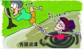 小伙10元纸币上写求救信打110我在3楼是怎么回事？