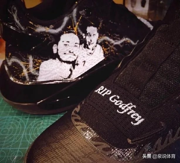 今晚的CBA,林书豪身穿印有自己和高以翔合影的球鞋出战,以此来缅怀好友,你怎么看?