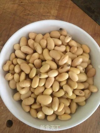 猪蹄炖黄豆