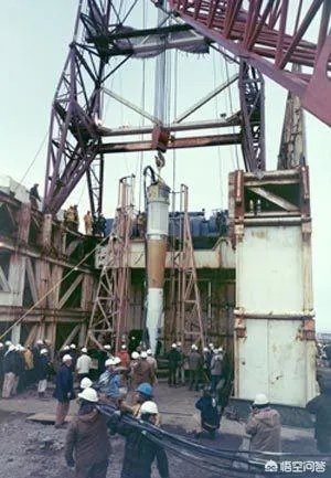 假设在地下钻孔10000米处引爆核弹，那股能量最后会造成什么结果？