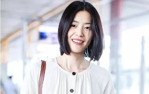 刘雯解约蔻驰后获国人力挺,18线小厂家愿花百万邀请其代言,后来如何?