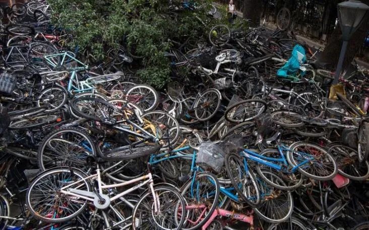 高校堆积僵尸单车 废弃自行车回收值钱吗?