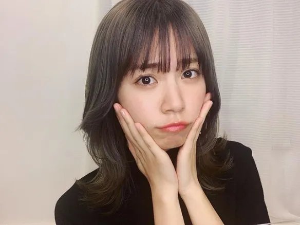 散发轻熟性感的魅力!号称日本“魔鬼上围”菜乃花!