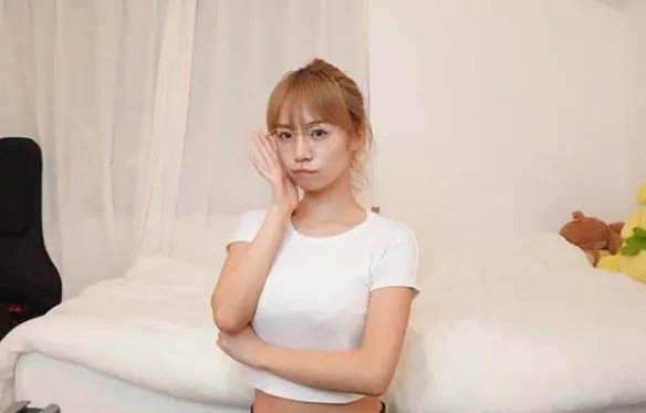 散发轻熟性感的魅力!号称日本“魔鬼上围”菜乃花!