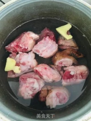猪蹄炖黄豆