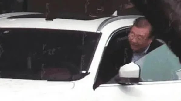 冯绍峰的家世到底有多强大?冯绍峰家世简介