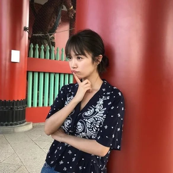 散发轻熟性感的魅力!号称日本“魔鬼上围”菜乃花!