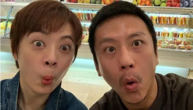 邓超被粉丝催自拍,却发孙俪瞪眼照来充数,他还活着吗?