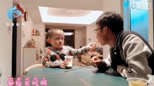跟爸爸吃冰激凌聊到变老开始抹泪,儿子都说了什么?