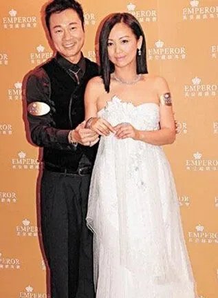 黎耀祥老婆图片曝光  揭秘二人甜蜜情感经历