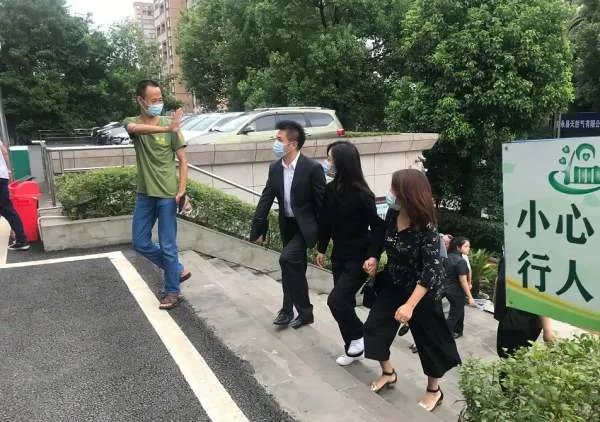 谭松韵与撞死母亲司机是同学,肇事者到底是怎样一个人?