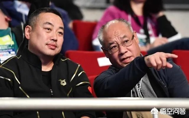 乒乓球男团半决赛,李宁为何跟刘国梁同框出镜观战中日焦点赛呢?
