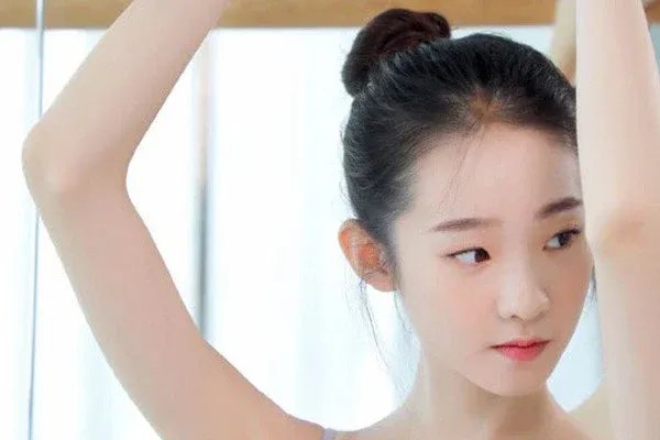 虞书欣小号为张艺凡打call,她们有着怎样的关系?