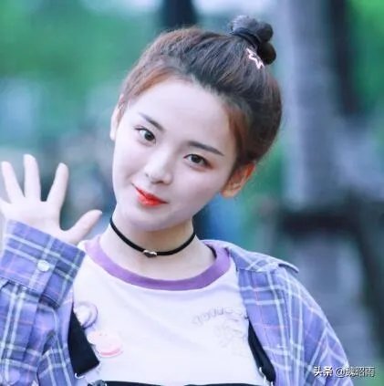杨超越为什么会受人追捧?