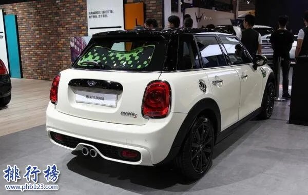 宝马最小的车:宝马MINI Cooper(最适合女生开的车)