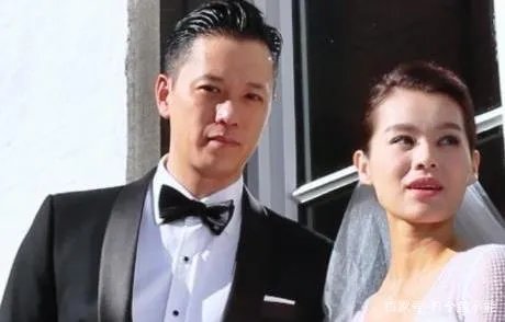 胡杏儿首次公开三胎儿子正面照,照片中的宝宝是何状态?