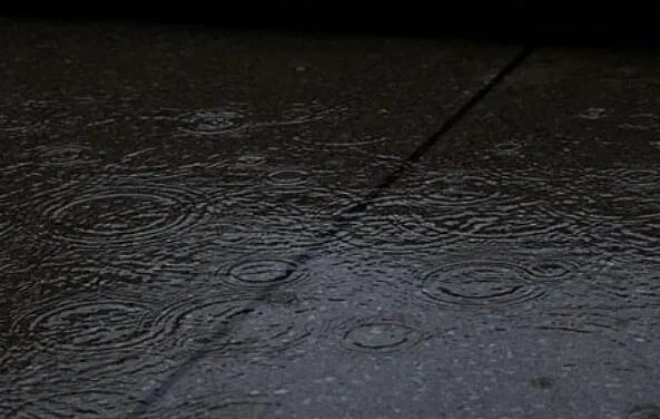 瑞士小镇下起巧克力雨是怎么回事 瑞士小镇为什么会下起巧克力雨