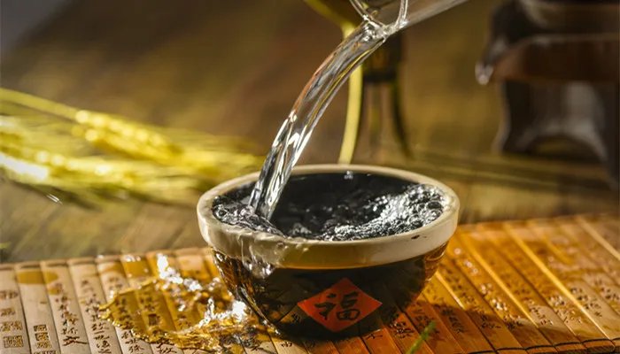 坐火车可以带白酒吗 坐火车可以带白酒吗求解