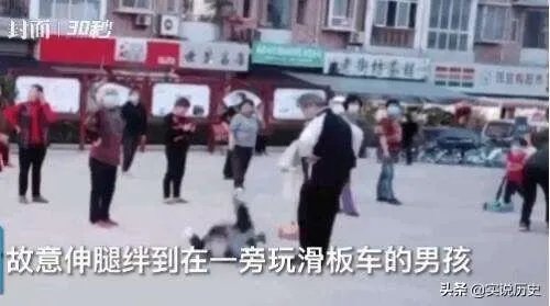 在小区楼下跳广场舞的大妈们被居民放大悲咒神曲驱散,你怎么看?