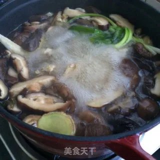 清炖香菇鸡汤