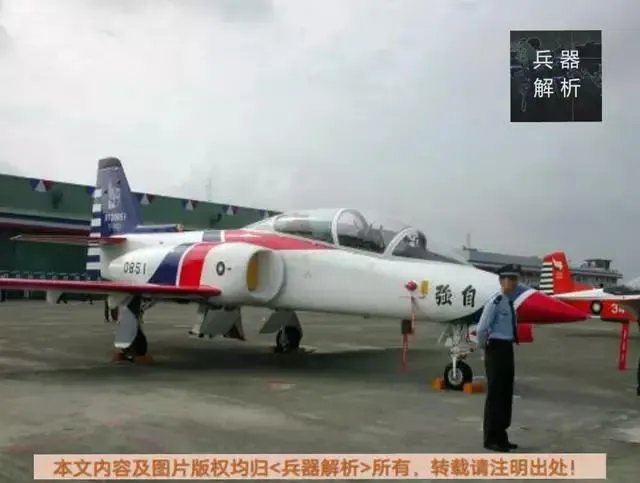 如何评价L-15高级教练机?