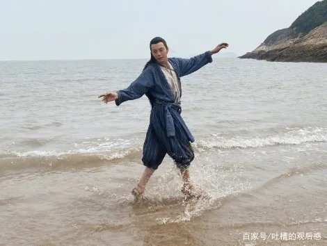 杨幂晒陈伟霆的绝美睡颜照,你觉得陈伟霆长得帅吗?