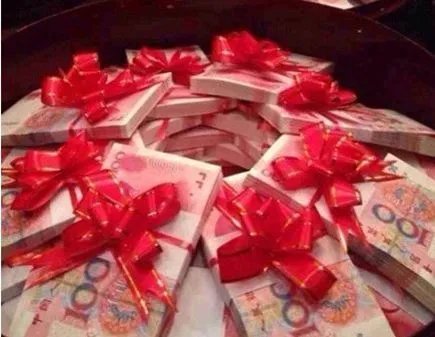 挑68万彩礼提亲,你家乡结婚彩礼是什么讲究呢?