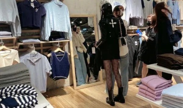 关晓彤逛街被偶遇,路人镜头下的她状态如何?