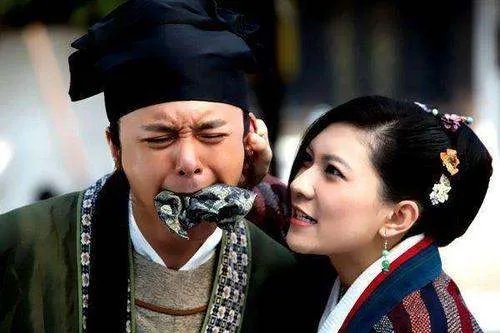 炉石传奇情侣安德罗妮板娘离婚,除了工作还有什么其他原因吗?