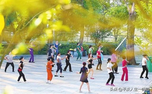 在小区楼下跳广场舞的大妈们被居民放大悲咒神曲驱散,你怎么看?