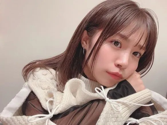 散发轻熟性感的魅力!号称日本“魔鬼上围”菜乃花!