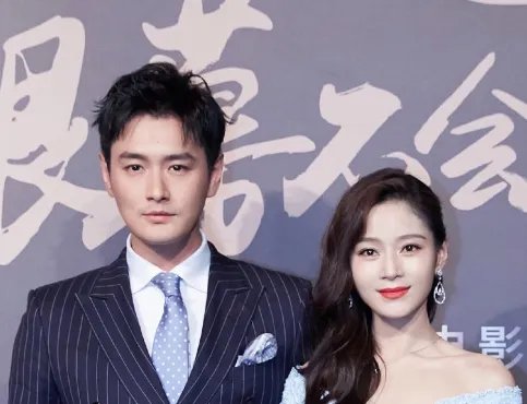 剧中是母子,现实却是夫妻,给双胞胎儿子取的名字很有意思,她是谁