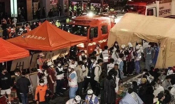 韩国首尔发生严重踩踏事件,是什么原因导致了如此严重的故事?