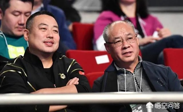 乒乓球男团半决赛,李宁为何跟刘国梁同框出镜观战中日焦点赛呢?