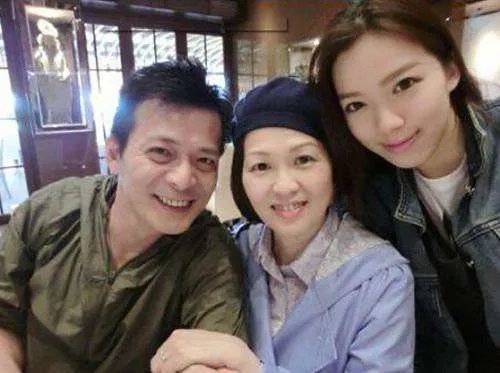 黄日华写给妻子的告别信火了，妻子死后他还好吗？