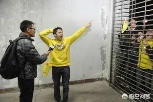 马布里当年在球员通道暴打山西队球迷被围堵大巴车,当时是怎么回事?