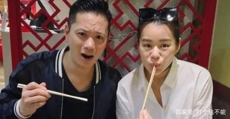 胡杏儿首次公开三胎儿子正面照,照片中的宝宝是何状态?