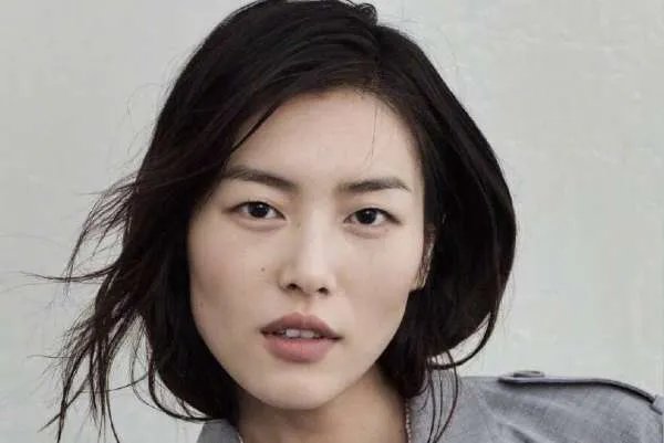 刘雯解约蔻驰后获国人力挺,18线小厂家愿花百万邀请其代言,后来如何?