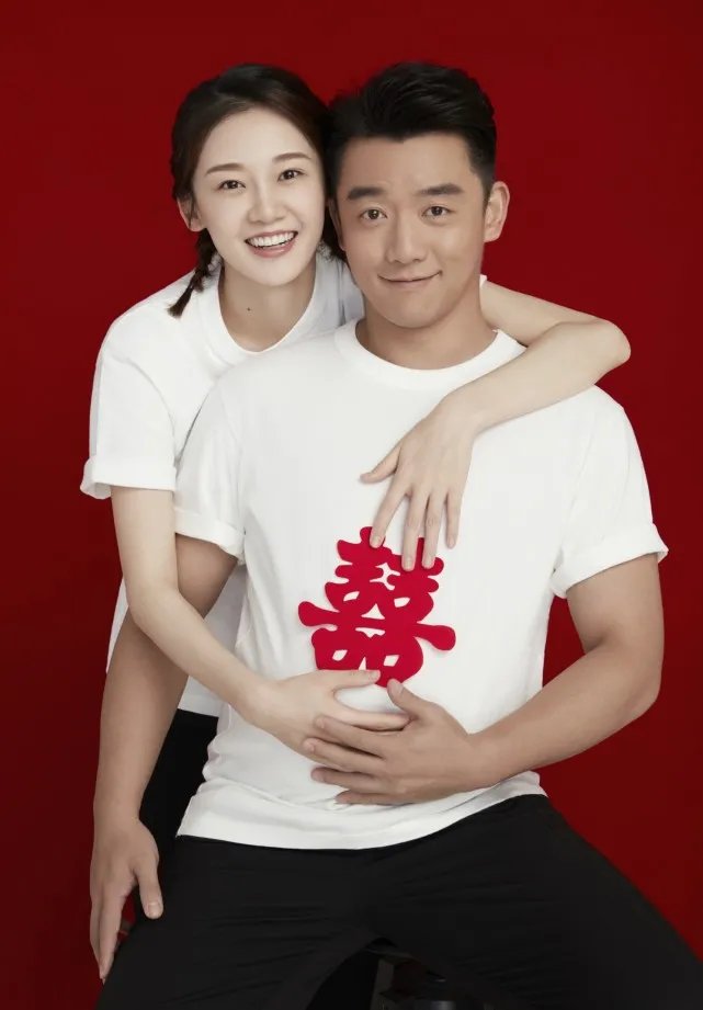 郑恺苗苗庆祝女儿百天并晒照，为何大家都在对比另外一位女星？