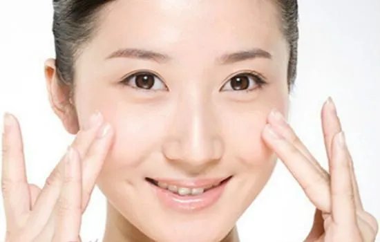如何正确使用雅诗兰黛眼霜