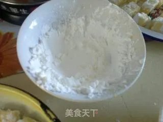 蒙餐必点的拔丝奶豆腐