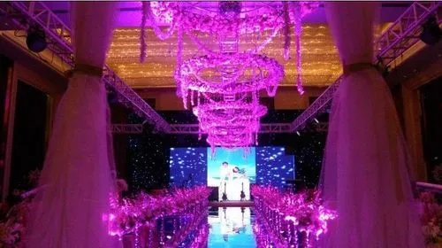 婚礼灯光怎么布置  婚礼灯光效果哪种好