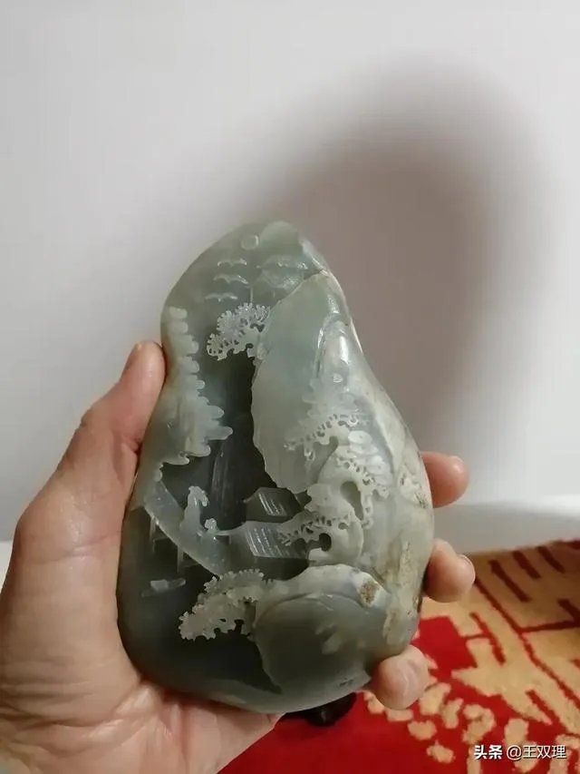 图中的和田玉的摆件价值如何?