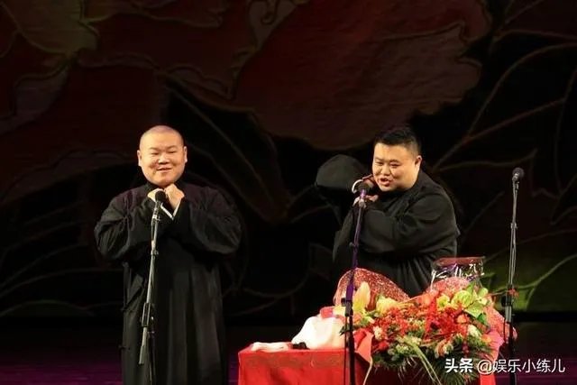 德云社的相声专场为什么能开几万人的场子?坐在后排的观众会过瘾吗?