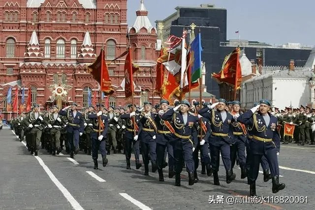 莫斯科阅兵式上,白俄罗斯总统竟然哭了,是逢场作戏吗?