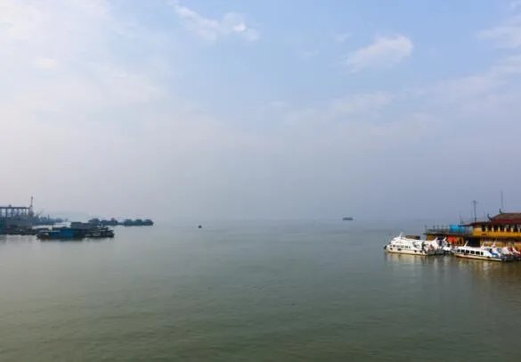 湖南和湖北里的湖指的是哪个湖泊
