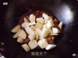 鸡肉炖土豆