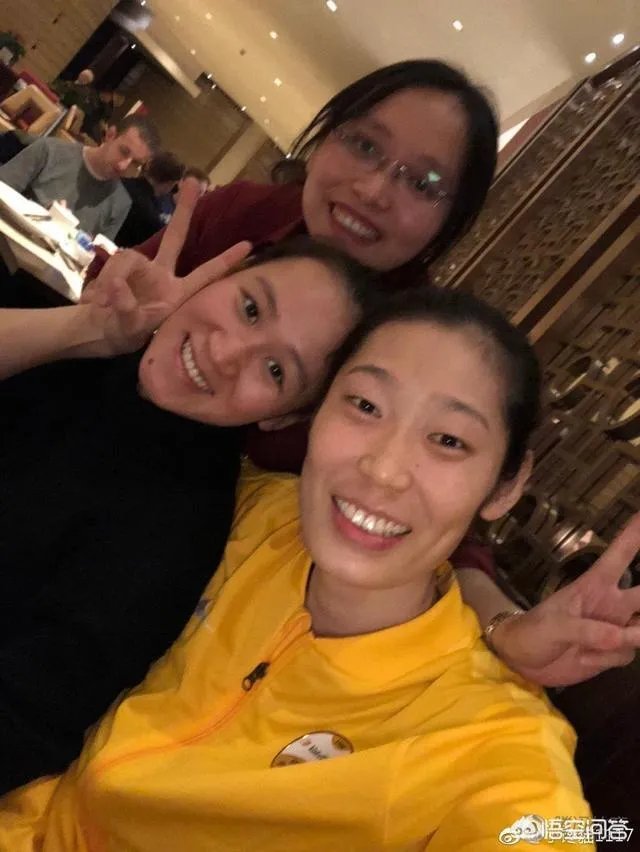 朱婷夺冠后和前女排自由人单丹娜聚会，两人的关系怎么样？有过什么交集？